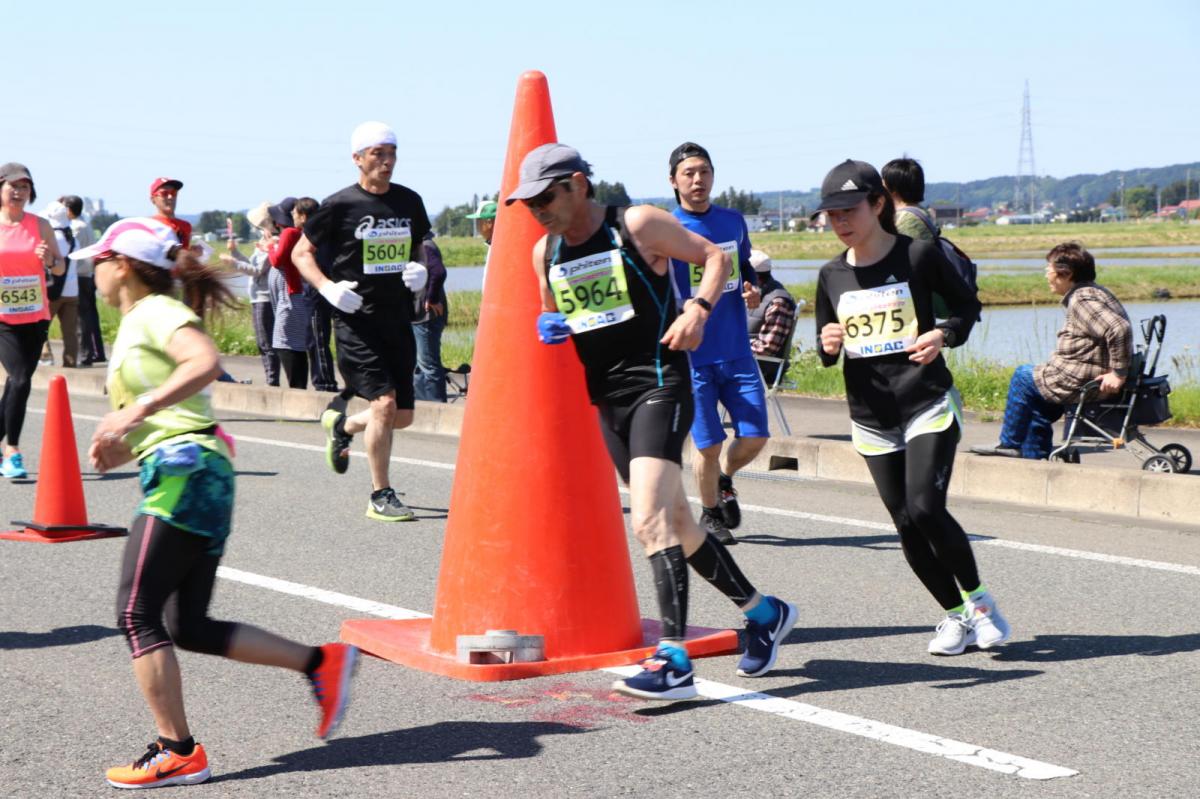 いわて奥州きらめきマラソン2018 フルマラソン5・37.5km給水/10km折り返し 2018/05/20