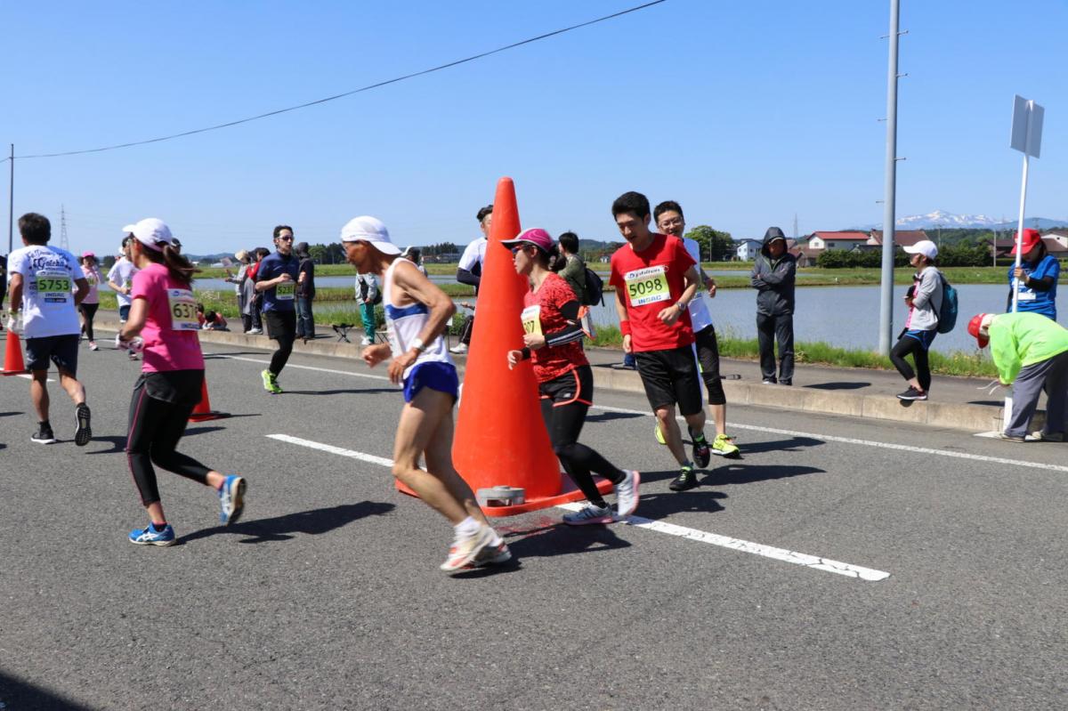 いわて奥州きらめきマラソン2018 フルマラソン5・37.5km給水/10km折り返し 2018/05/20