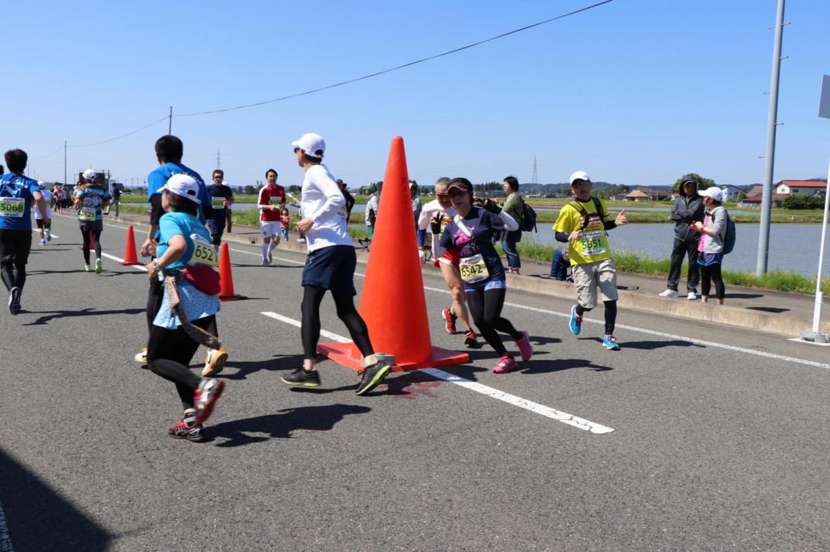 いわて奥州きらめきマラソン2018 フルマラソン5・37.5km給水/10km折り返し 2018/05/20