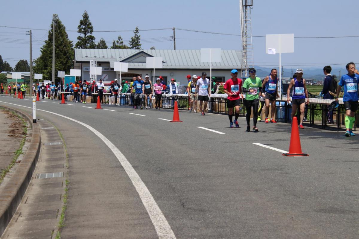 いわて奥州きらめきマラソン2018 フルマラソン5・37.5km給水/10km折り返し 2018/05/20